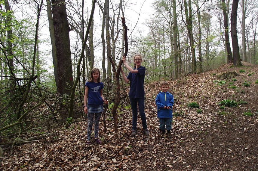 Auch die Kinder Elisabeth (12),  Aalyah (11) und Leo (6)  N&uuml;&szlig;le halfen mit.