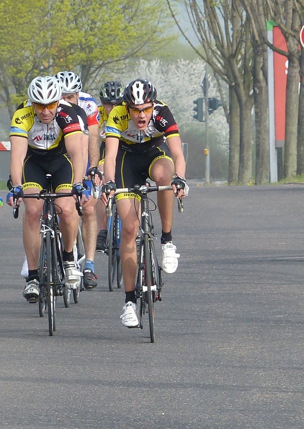 Erstes Rennen: Max und Juri bei der F&uuml;hrungsarbeit