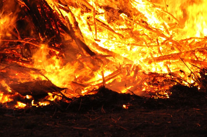 Osterfeuer in Nordhausen Nord