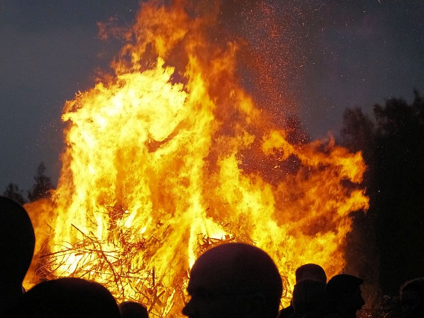 Osterfeuer in Nordhausen Nord