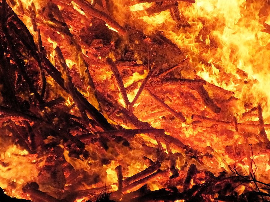 Osterfeuer in Nordhausen Nord