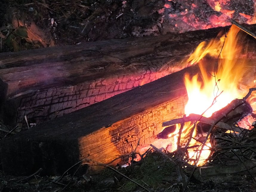 Osterfeuer in Nordhausen Nord