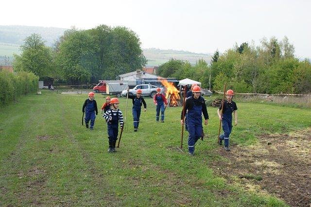 Osterfeuer in Obergebra