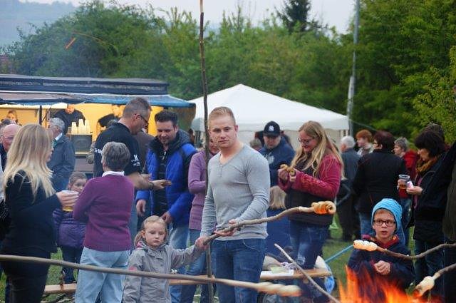 Osterfeuer in Obergebra