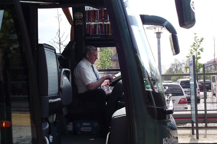 Unterwegs: Jochen Keitel, Chef�des gleichnamigen Unternehmen, am Steuer des Busses.