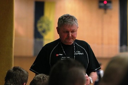 Krimi in der Ballspielhalle