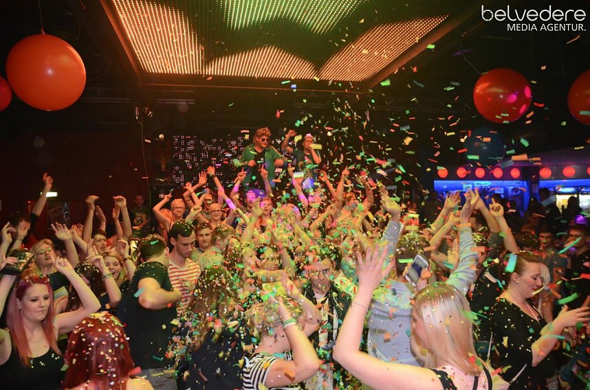 Konfetti-Party im Sax