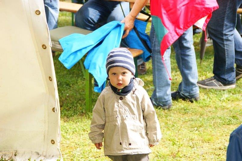 Maibaum in Obergebra gesetzt