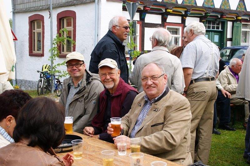 Maibaum in Obergebra gesetzt