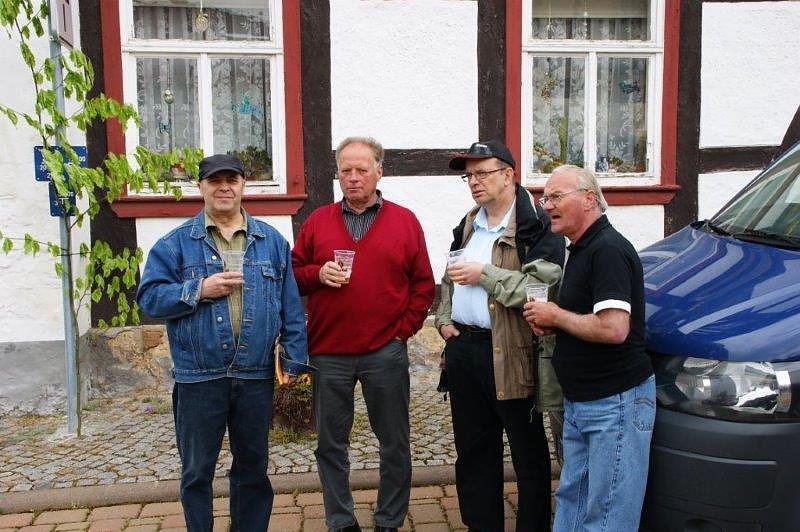 Maibaum in Obergebra gesetzt