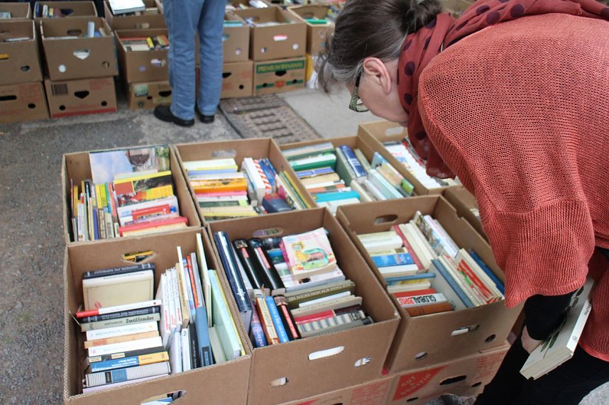 12 (oder 13) Kila B&uuml;cherflohmarkt