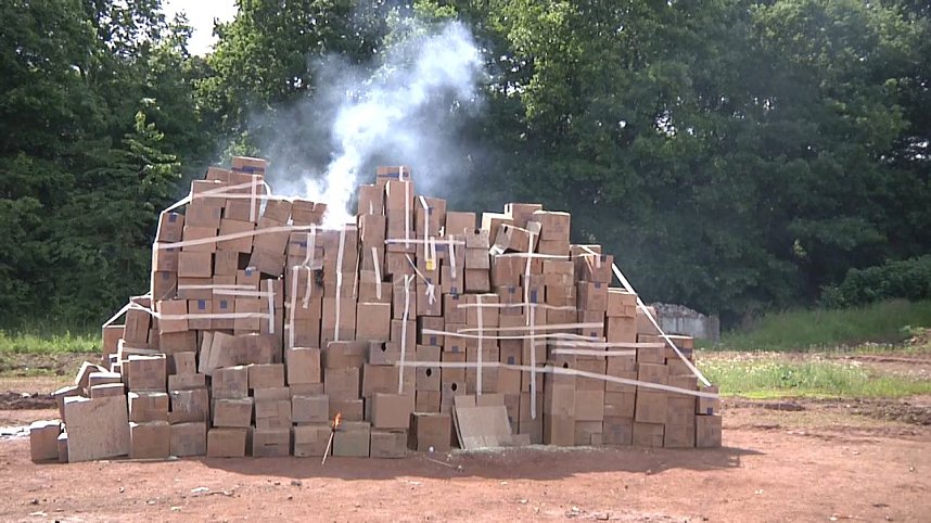 Dekonstruktion mit Feuer