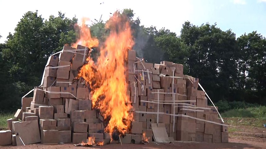 Dekonstruktion mit Feuer