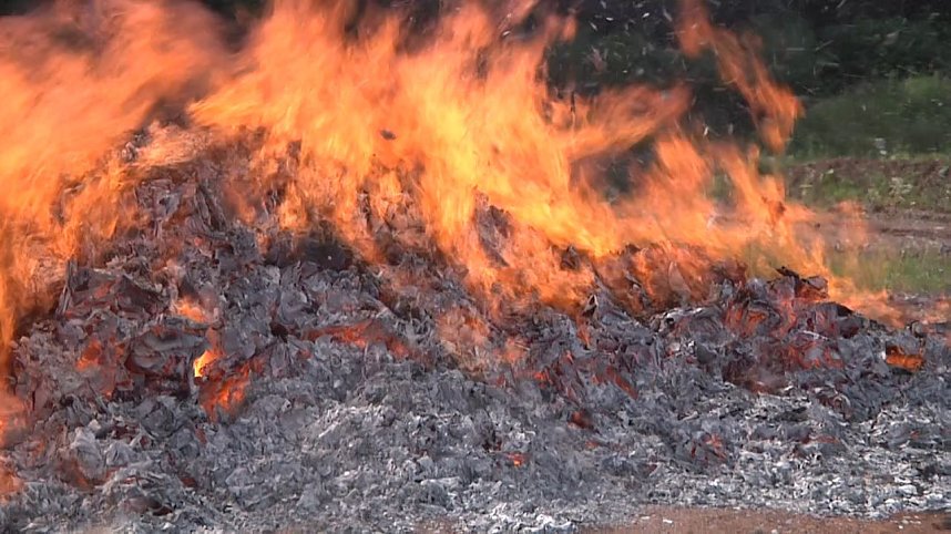 Dekonstruktion mit Feuer