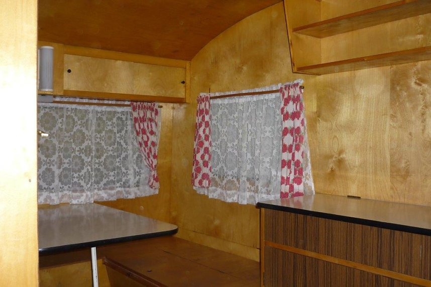 Das war einmal:  Innenansichten vom Wohnwagen Weferlinger LC 9-285.