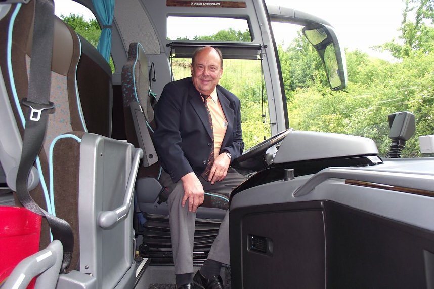 Seit 43 Jahren f&auml;hrt Jochen Keilholz als Busfahrer unfallfrei durch die Lande. Er lernte europaweit  viele L&auml;nder und Sehensw&uuml;rdigkeiten kennen.