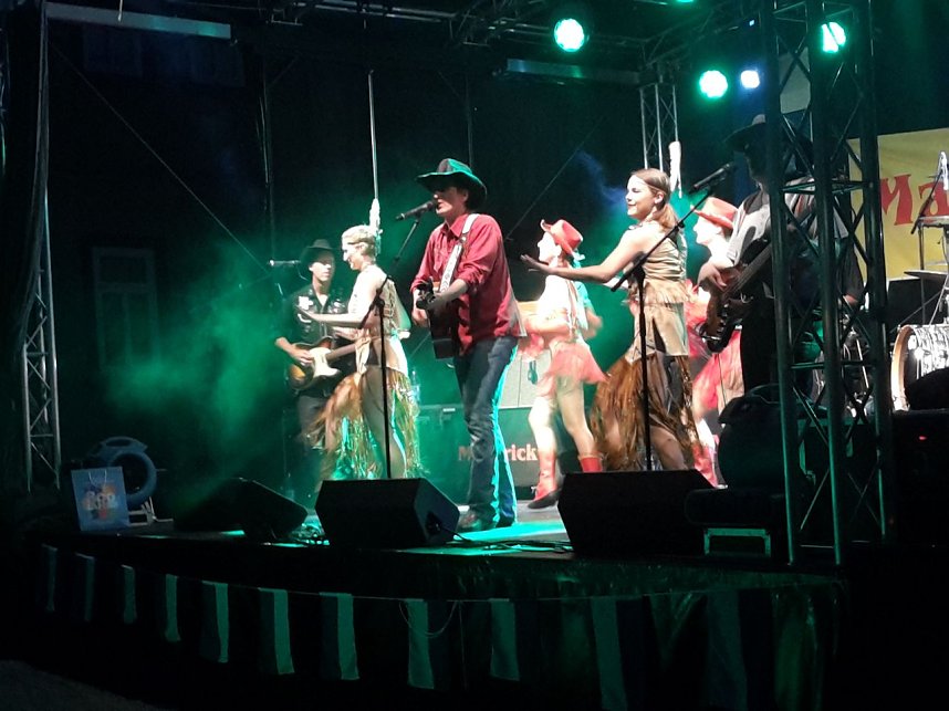 Zwei Feste in Wei&szlig;ensee