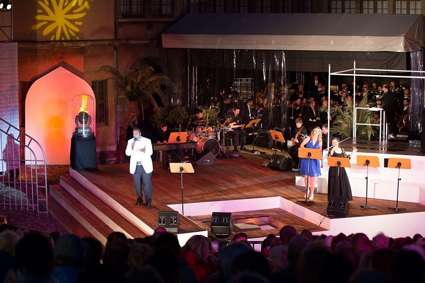 Auf der B&uuml;hne am Theater