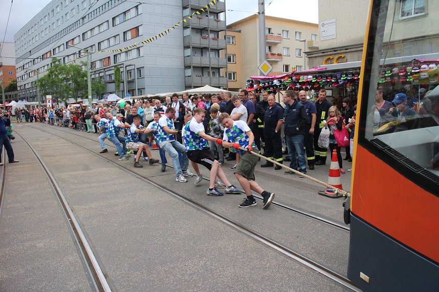 Zweites Nordh&auml;user Stra&szlig;enbahnziehen