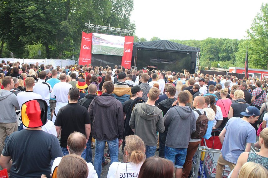Erstes Public Viewing im Parkschloss