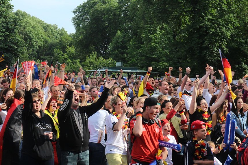 Erstes Public Viewing im Parkschloss