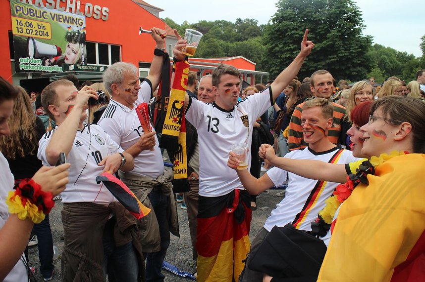 Erstes Public Viewing im Parkschloss