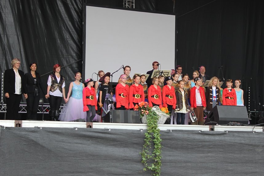 Die Eleven des Tanzstudios Radeva auf dem Rolandsfest