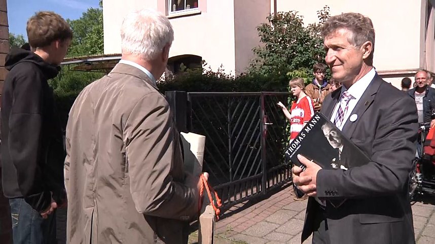 B&uuml;cherkette zum Umzug der Bibliothek