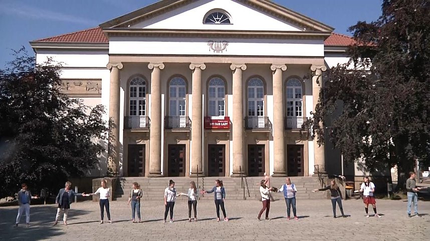 B&uuml;cherkette zum Umzug der Bibliothek