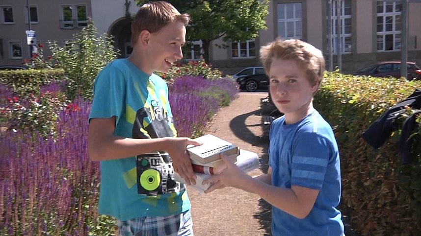 B&uuml;cherkette zum Umzug der Bibliothek