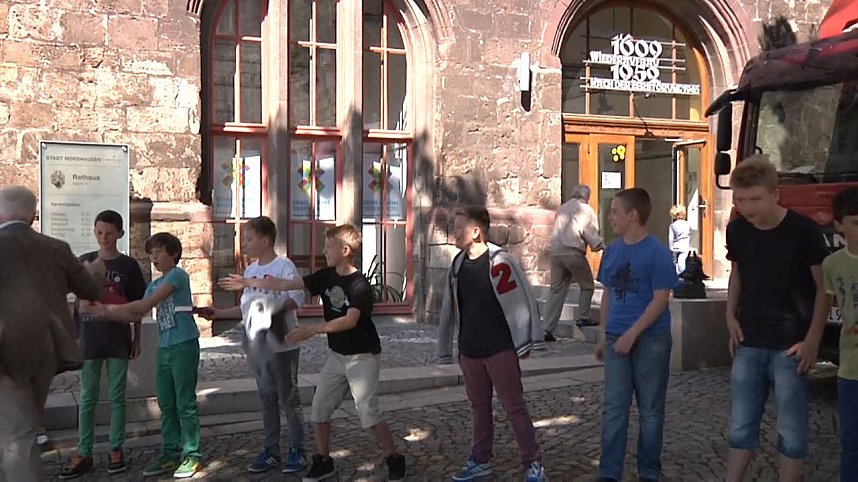 B&uuml;cherkette zum Umzug der Bibliothek