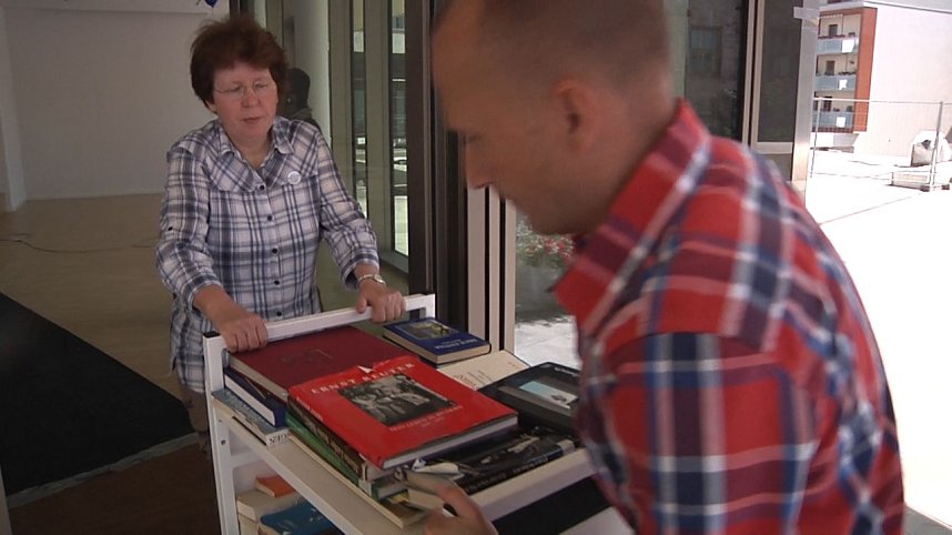 B&uuml;cherkette zum Umzug der Bibliothek
