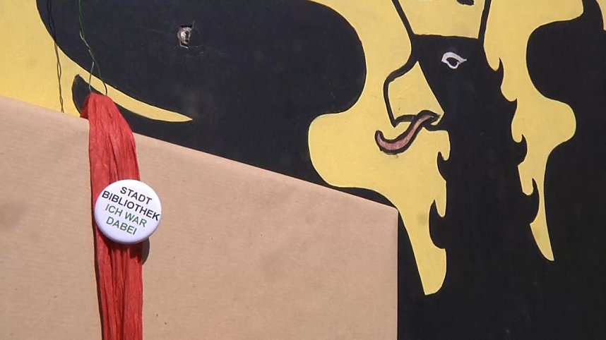 B&uuml;cherkette zum Umzug der Bibliothek