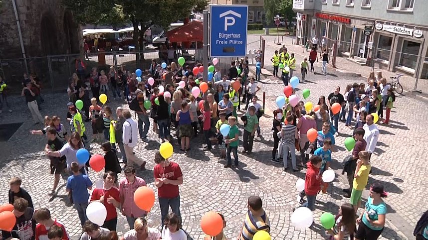 B&uuml;cherkette zum Umzug der Bibliothek