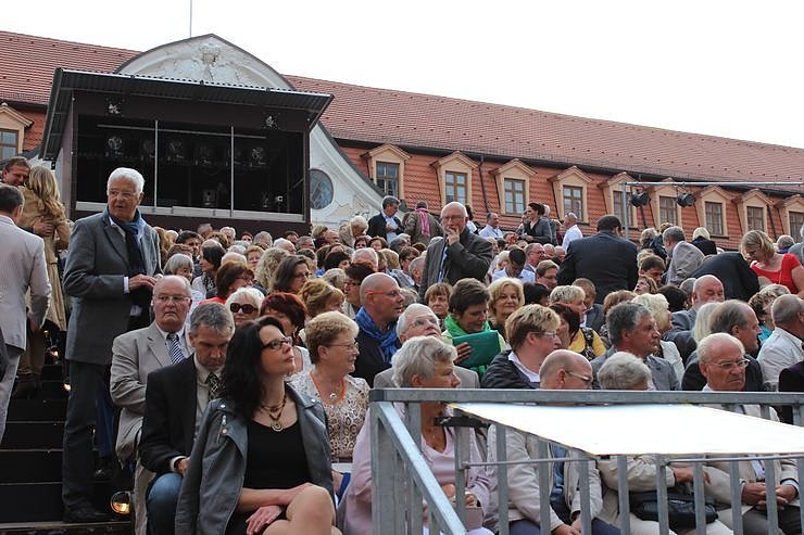 Prominente Premiereng&auml;ste