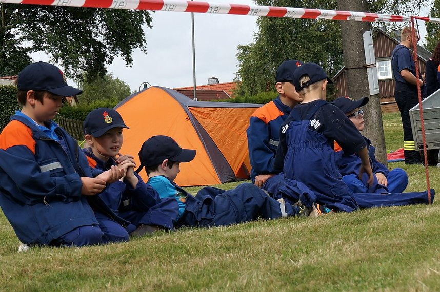 L&ouml;schangriff des Feuerwehr-Nachwuchses