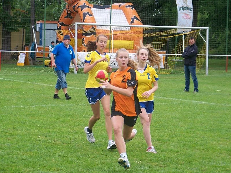 Premiere im Feldhandball