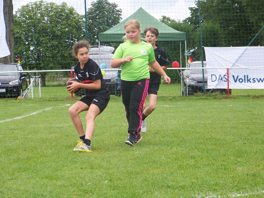 Premiere im Feldhandball