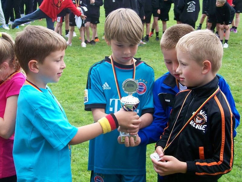 Premiere im Feldhandball