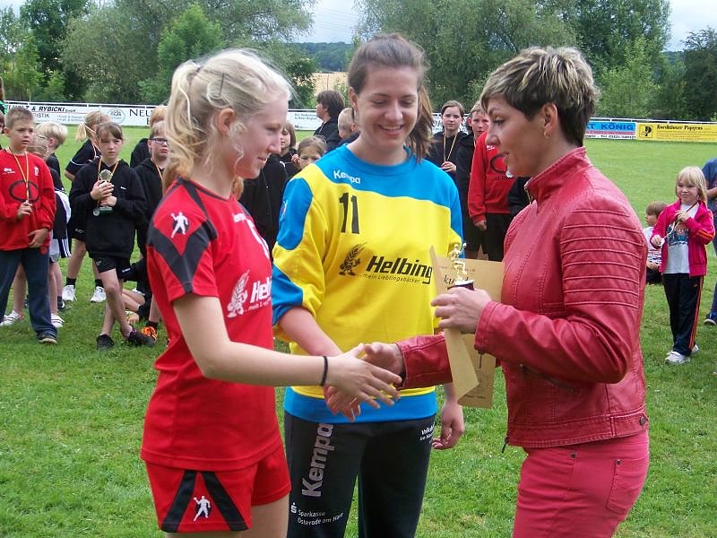 Premiere im Feldhandball