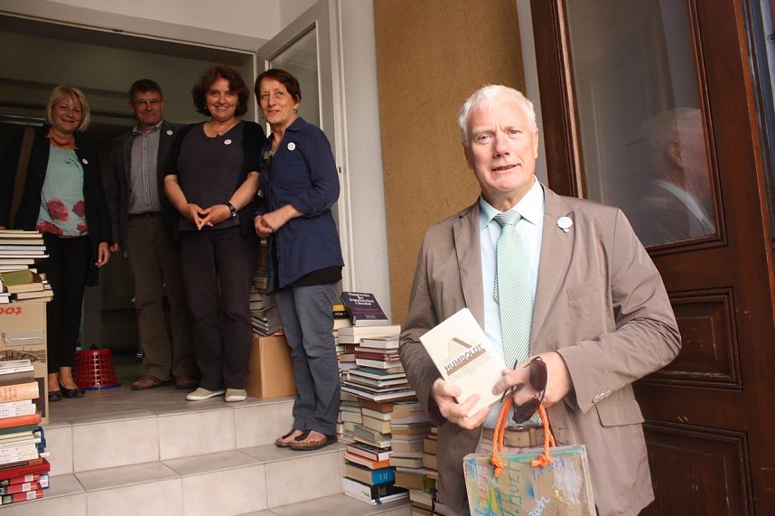 B&uuml;cherkette zum Umzug der Bibliothek