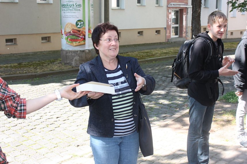 B&uuml;cherkette zum Umzug der Bibliothek