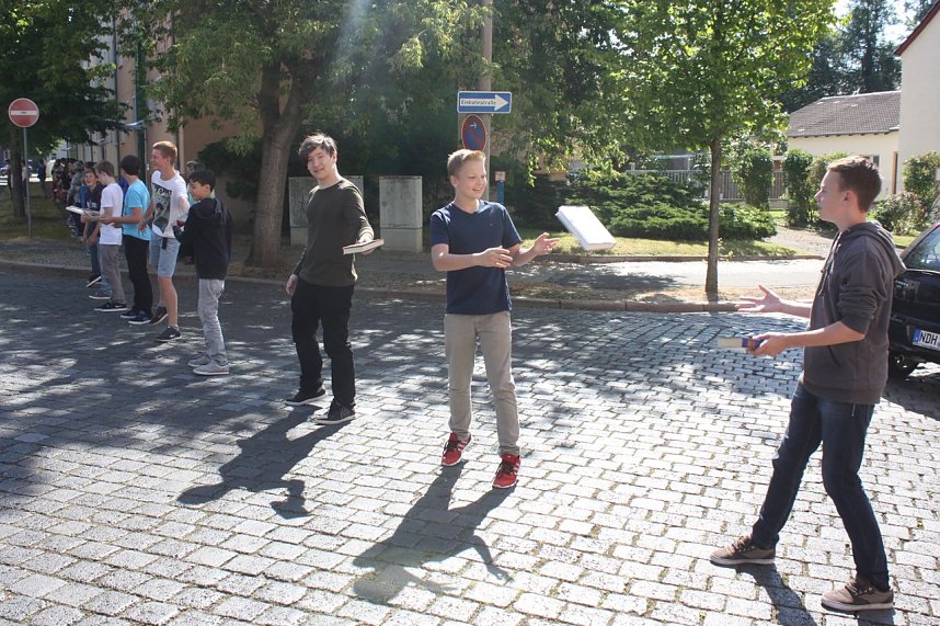 B&uuml;cherkette zum Umzug der Bibliothek