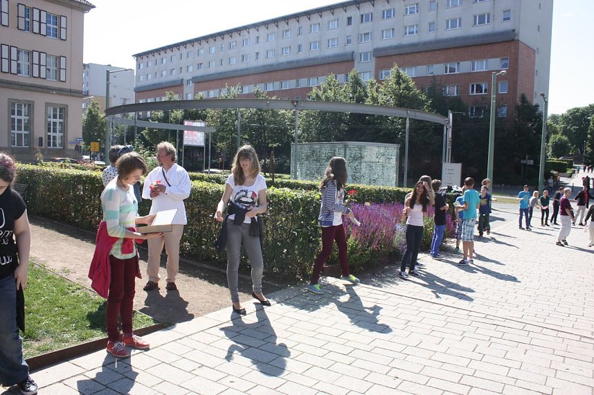 B&uuml;cherkette zum Umzug der Bibliothek