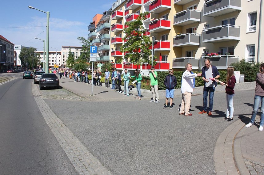 B&uuml;cherkette zum Umzug der Bibliothek