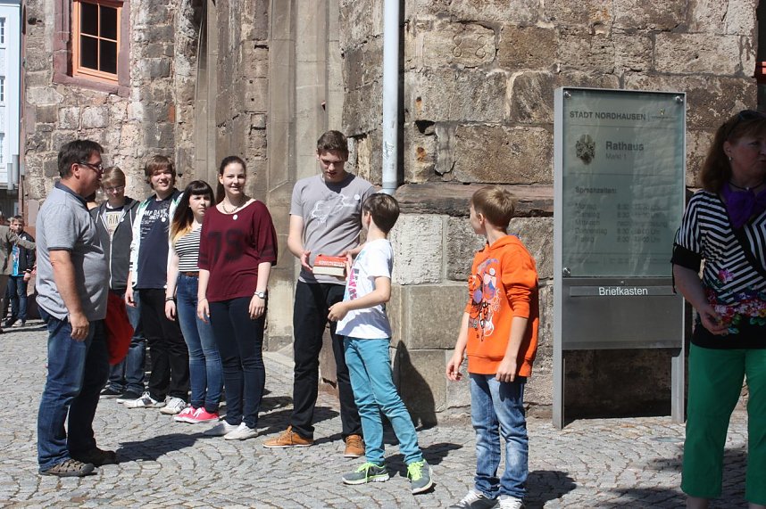 B&uuml;cherkette zum Umzug der Bibliothek