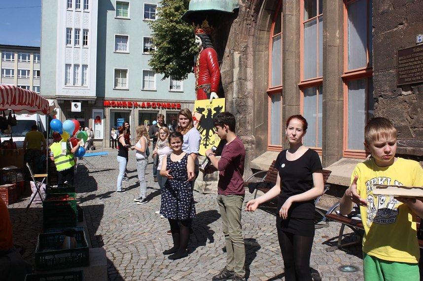 B&uuml;cherkette zum Umzug der Bibliothek