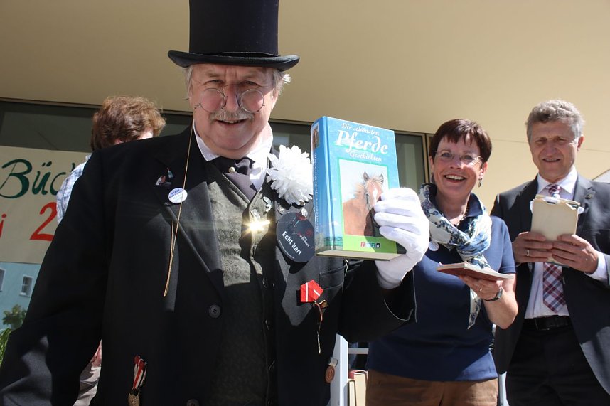 B&uuml;cherkette zum Umzug der Bibliothek