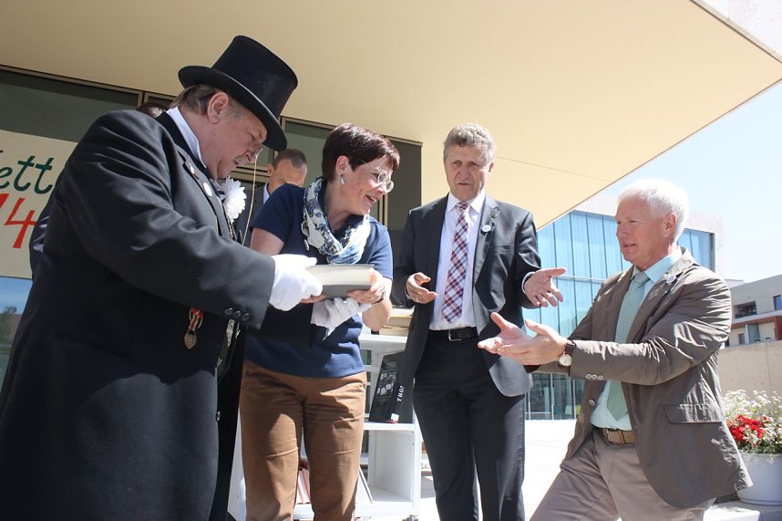B&uuml;cherkette zum Umzug der Bibliothek