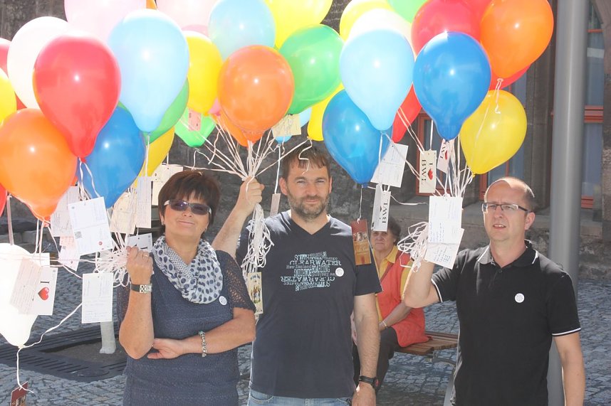 B&uuml;cherkette zum Umzug der Bibliothek